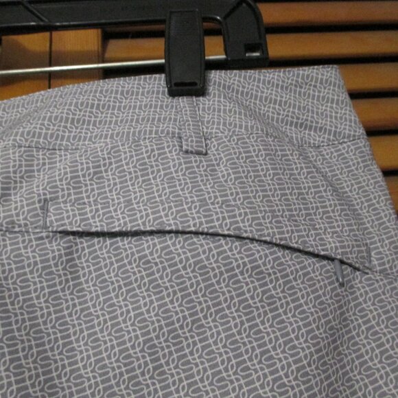 Cutter & Buck Annika capris great for golf, light gray & white like new size 12 - Picture 9 of 12